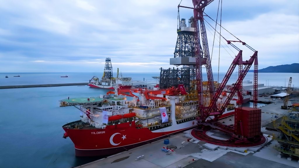 Yıldırım Sondaj Gemisi İlk Görevi İçin Karadeniz’e Açıldı