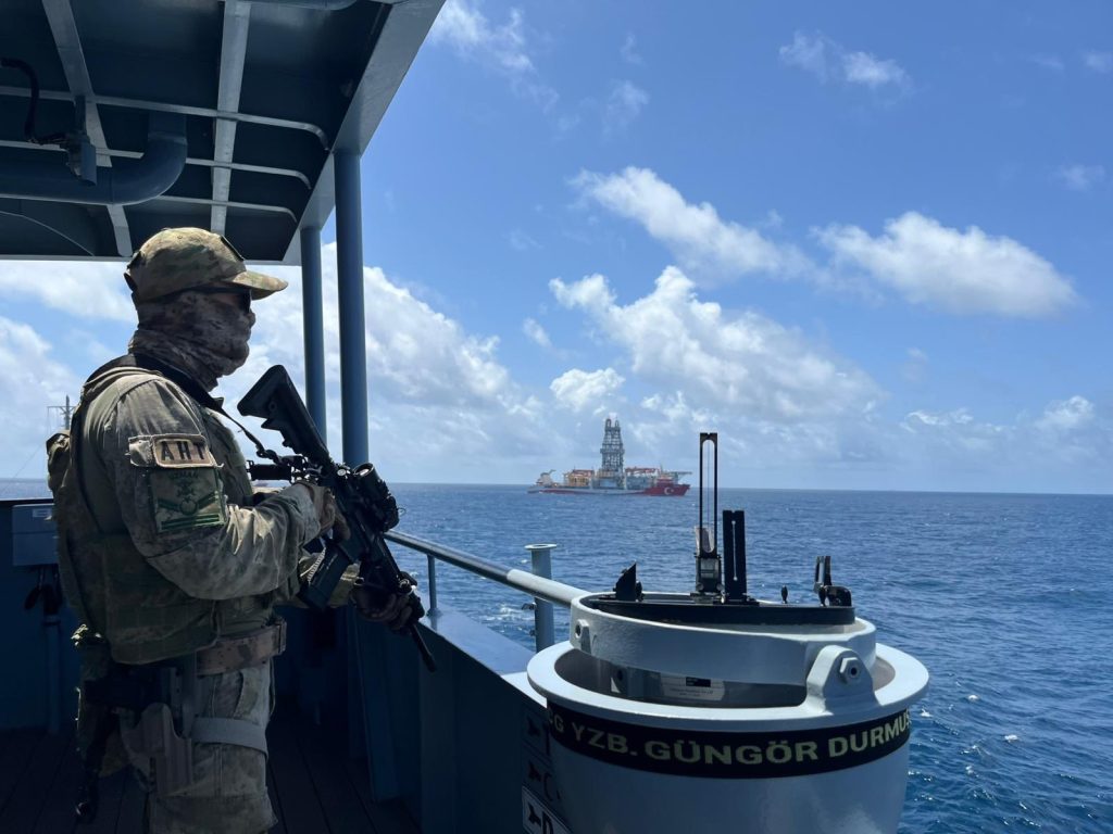 Somali Görev Grubu unsurları Türk sondaj gemilerine koruma sağlıyor
