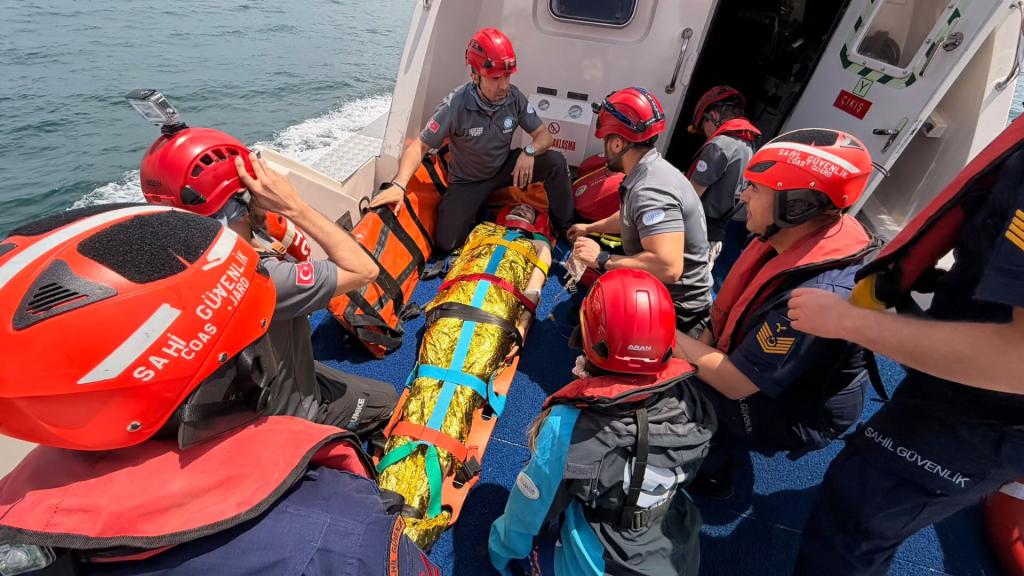 Yalova’da Gemi Kazası: Yaralı Denizci Hastaneye Kaldırıldı