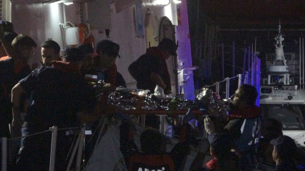 Karadeniz’de Saldırıya Uğrayan Türk Balıkçı Teknesindeki Yaralılar İnebolu’ya Getirildi