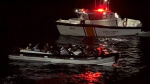Didim Açıklarında Sahil Güvenlik Operasyonu: 32 Düzensiz Göçmen Kurtarıldı