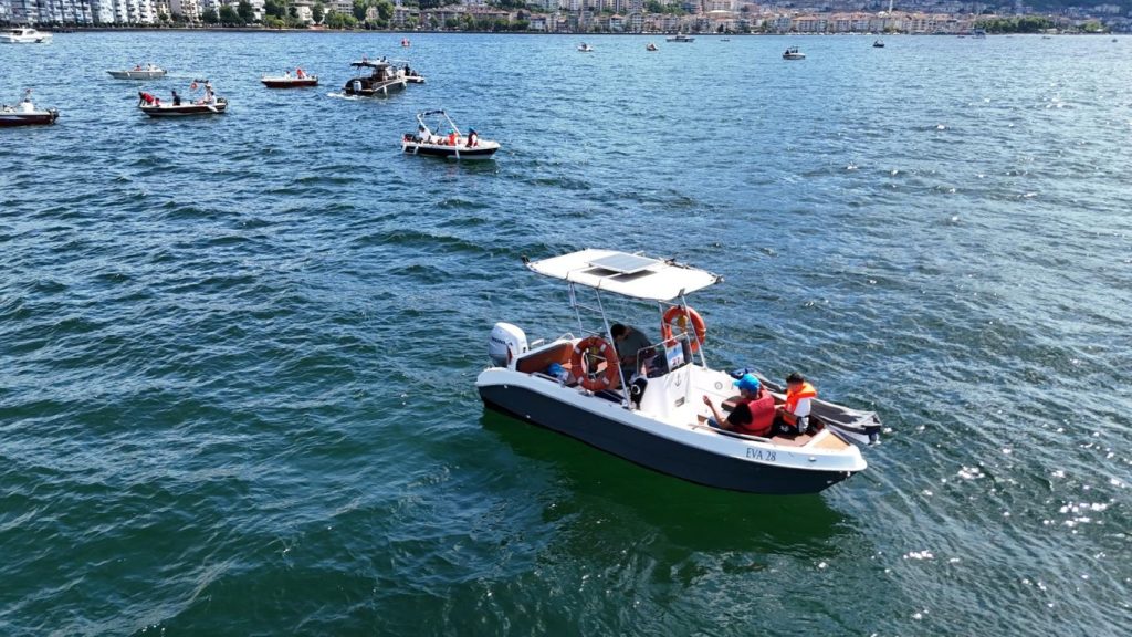 Deniz Festivali kapsamında çocuklar, Değirmendere Sahili’nde düzenlenen balık tutma etkinliğinde keyifli anlar yaşadı.
